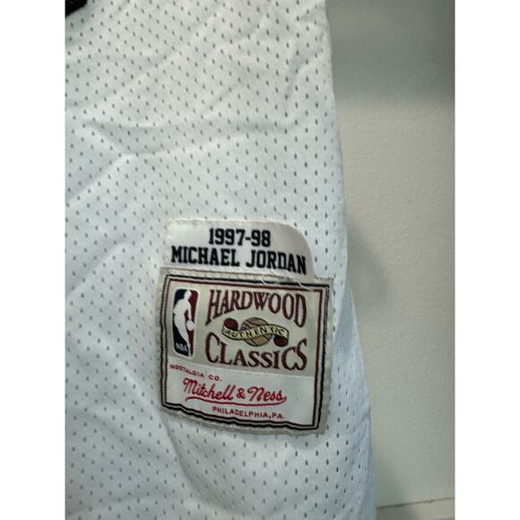 Authentic Vintage 1995-1996 Michael Jordan Chicago Bulls Jersey Size Large (44) - Picture 2 of 9